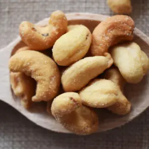 Anacardi Interi Tostati e Salati Bio - immagine 2