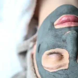 Maschera viso Carbone attivo & moringa (Clean Face Black) - immagine 2